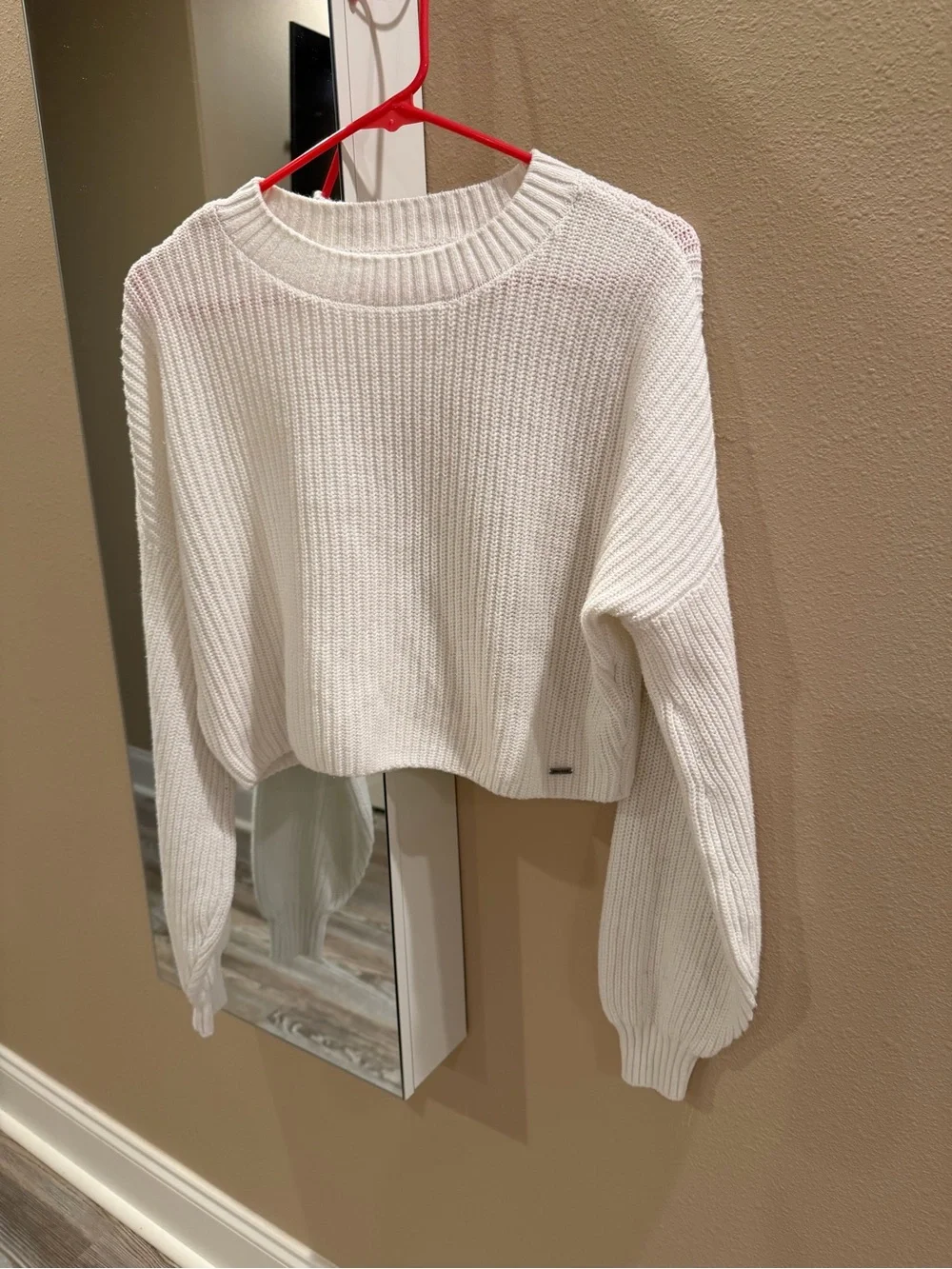 Hollister Men’s Off-White Ribbed Crewneck Sweater